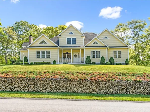 3 Piezzo Dr, Westerly, RI 02891