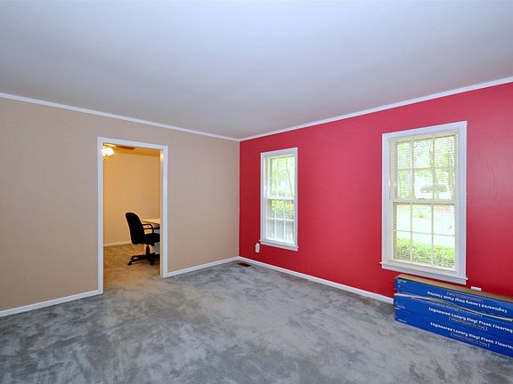 4th image of 1407 Chapman Dr