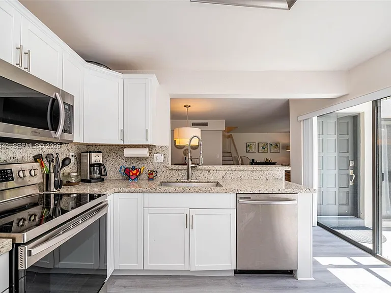 4702 SW 67th Ave #O7 — Photo 10