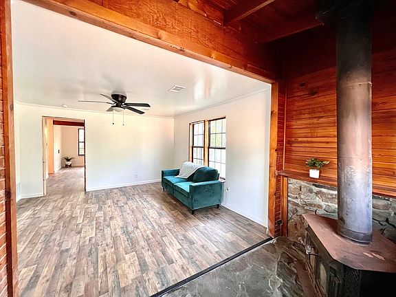 3rd image of 122 West Dr