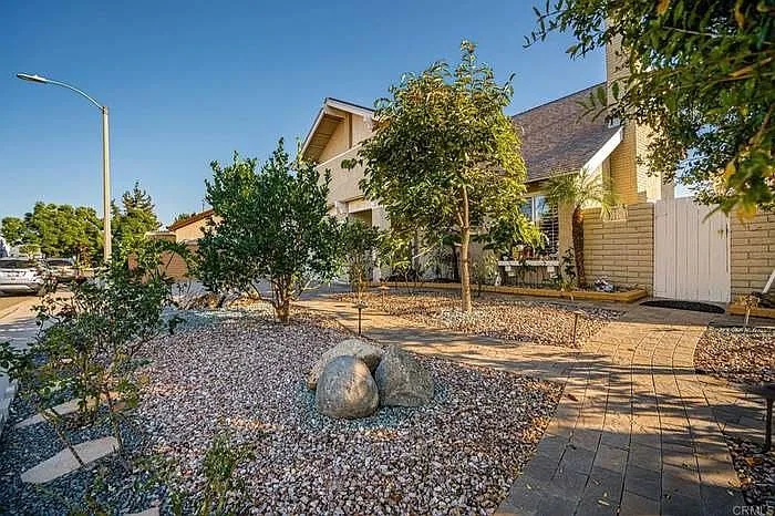 1366 Santa Cruz Ct