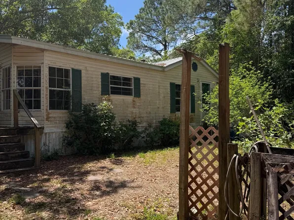 6709 Betty Ln, Navarre, FL 32566