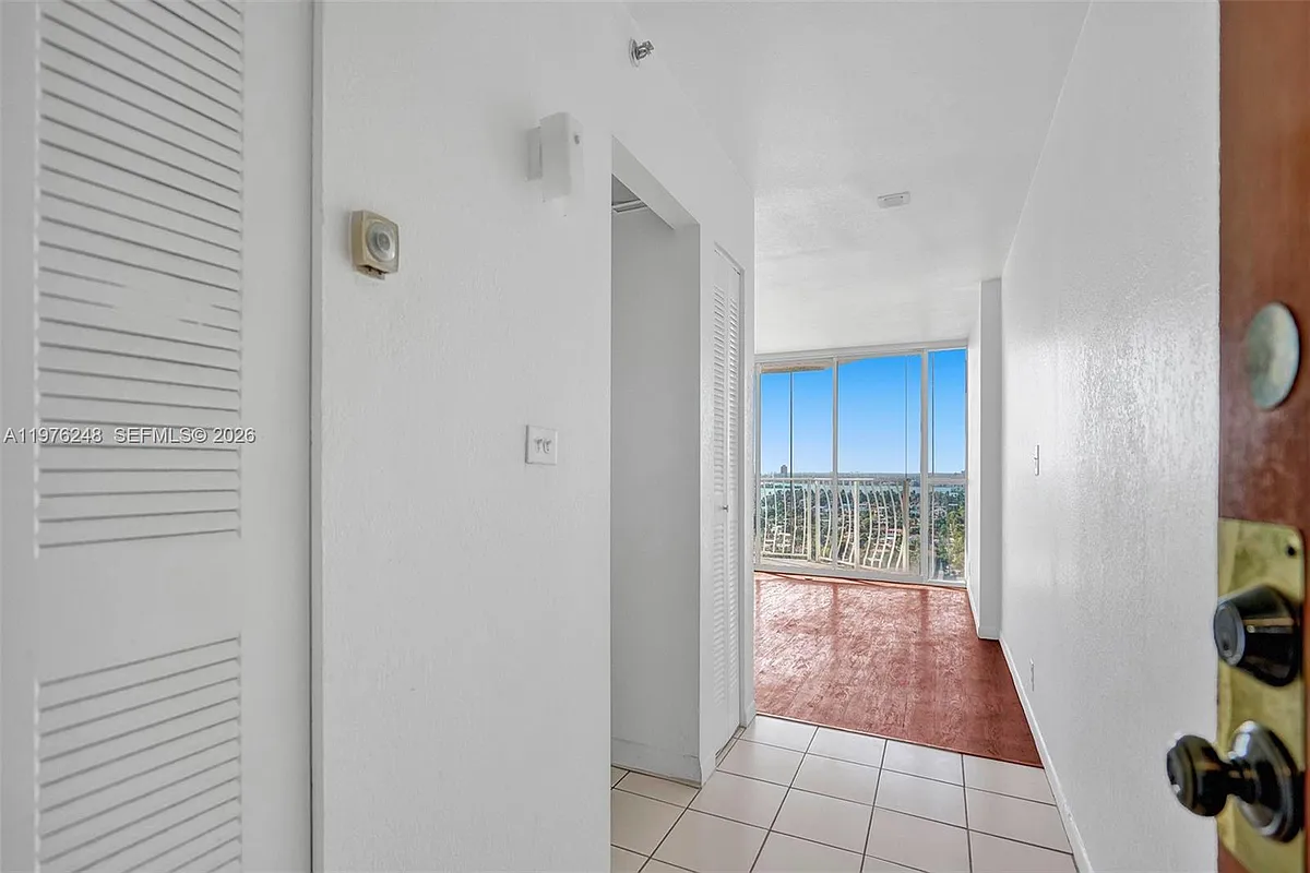 Building Photo - 7601 E Treasure Dr #2205
