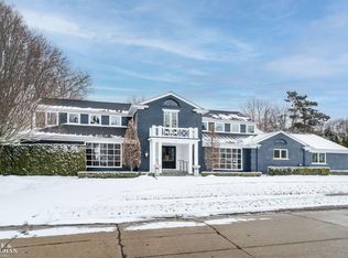 89 Lake Shore Rd, Grosse Pointe Farms, MI 48236