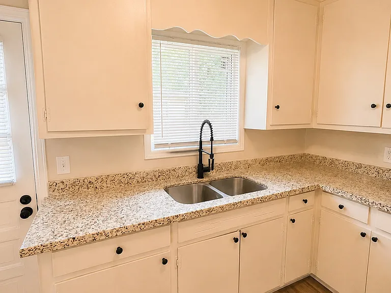 130 Wacker Dr — Photo 6