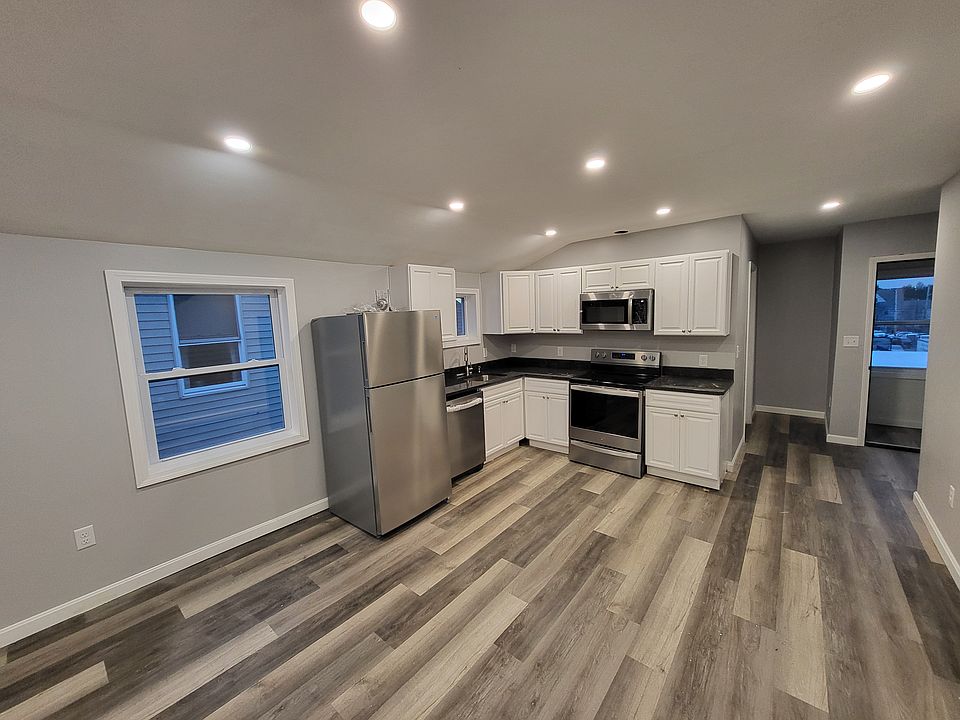 1st image of 189 Bridgham St Floor 3