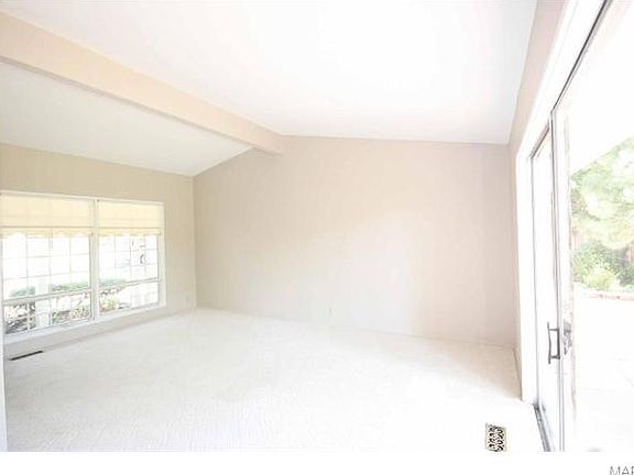 3rd image of 1550 Surrey Dr