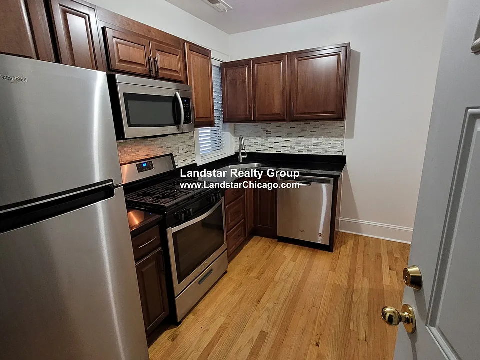 718 Reba Pl #2N