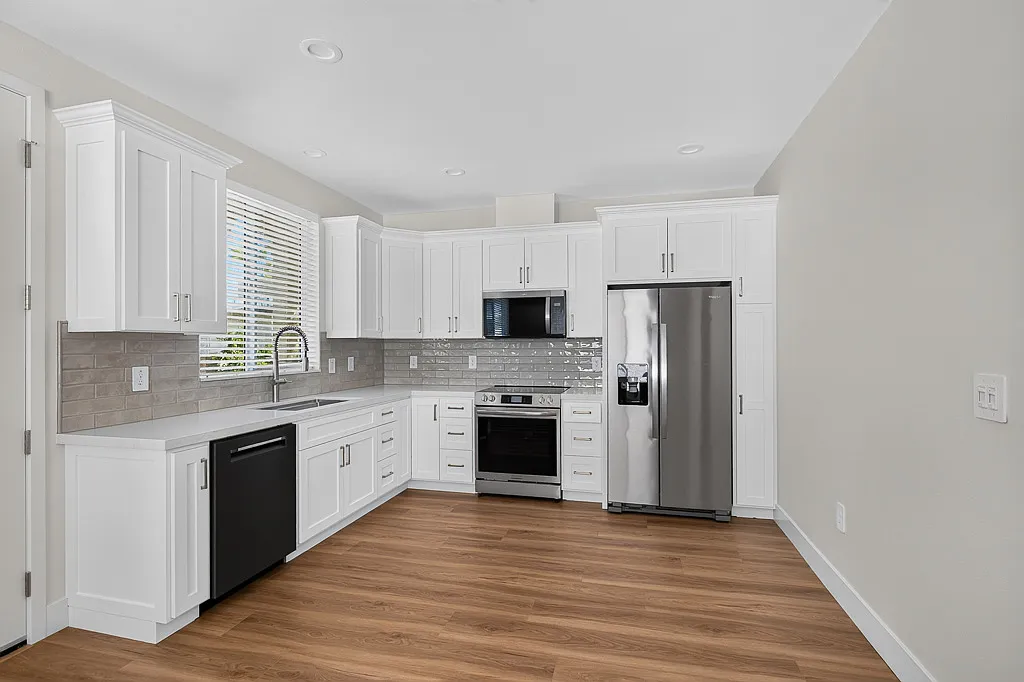 2 bed, 1000 sqft, $2,400 — Photo 2