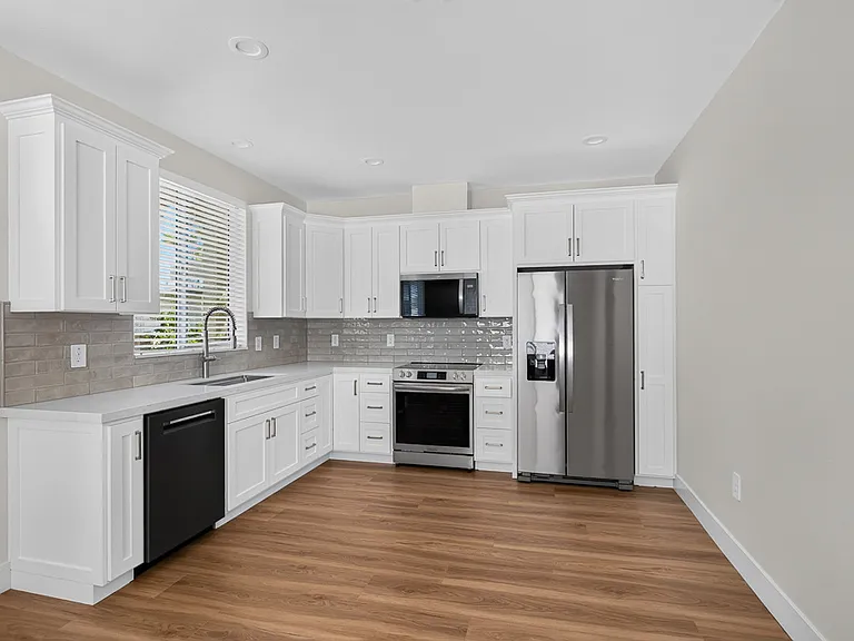 631 Hibiscus Dr #1 — Photo 2