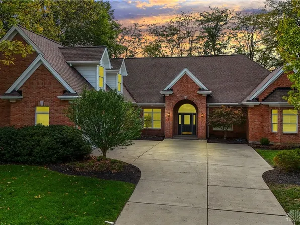 376 Yankee Trace Dr, Centerville, OH 45458