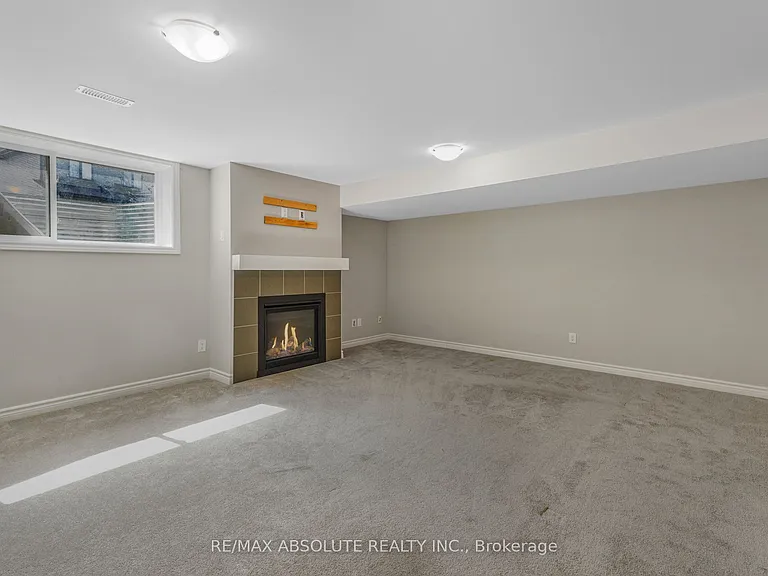 741 Namur St — Photo 22