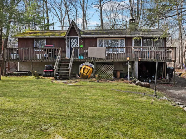 158 Mountain Lake Dr, Milford, PA 18328