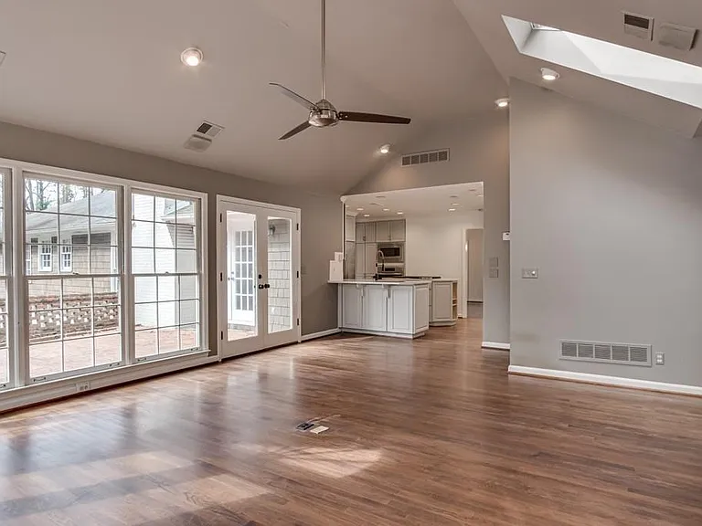 4601 Club Cir NE — Photo 7