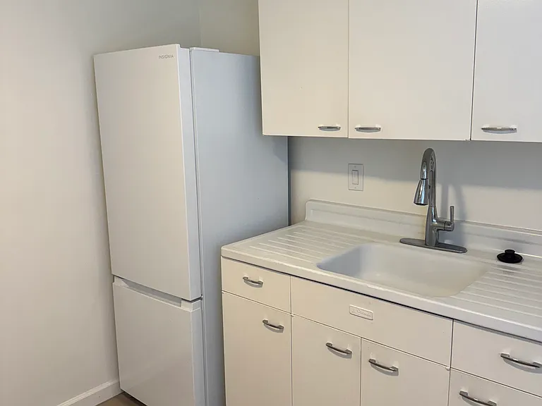 Crestwood Apartments — Photo 6