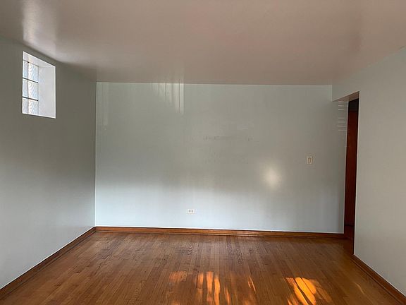 3rd image of 4233 N Ashland Ave