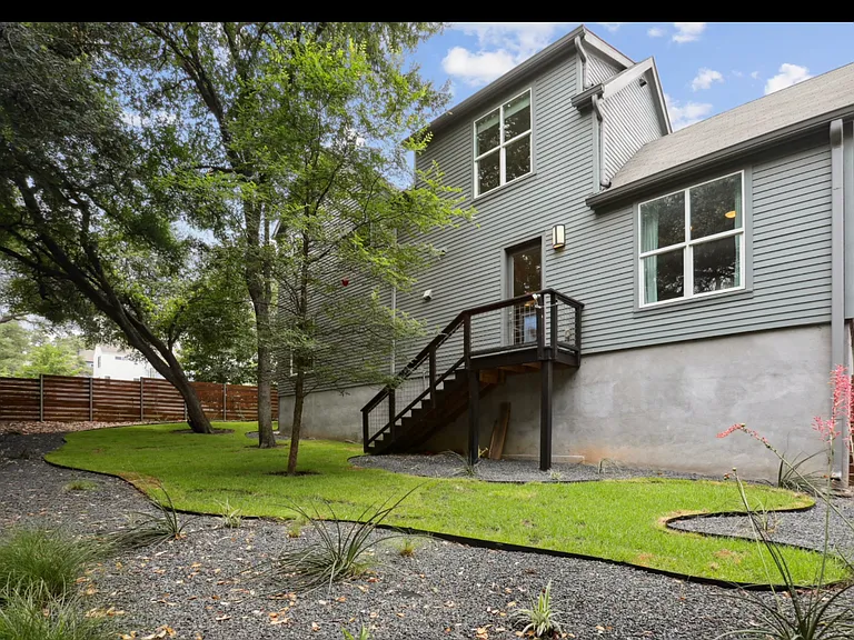 3001 Del Curto Rd — Photo 4