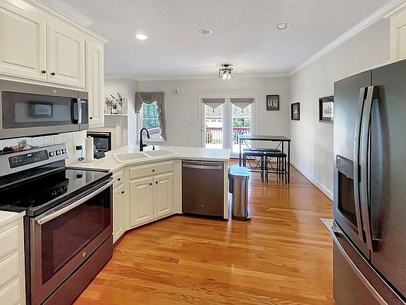 2nd image of 124 Dakota Dr