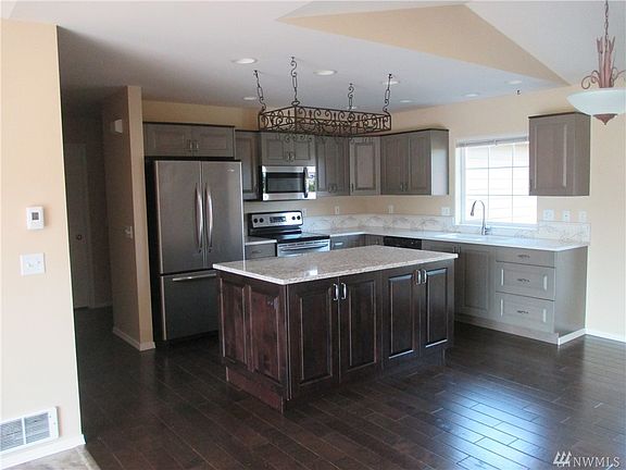 3rd image of 301 Brittany Ln
