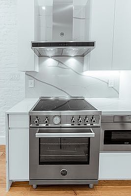 2nd image of 543 Bergen St APT 8