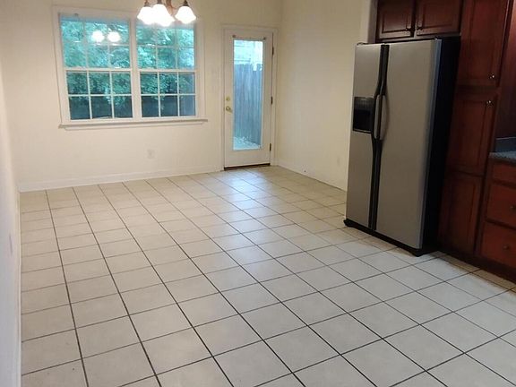 4th image of 2724 Red Clover Ln