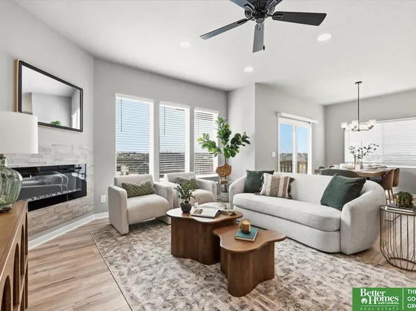 12004 S 107th Ave, Papillion, NE 68046