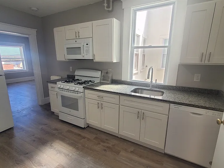 738 Washington St #27 — Photo 2
