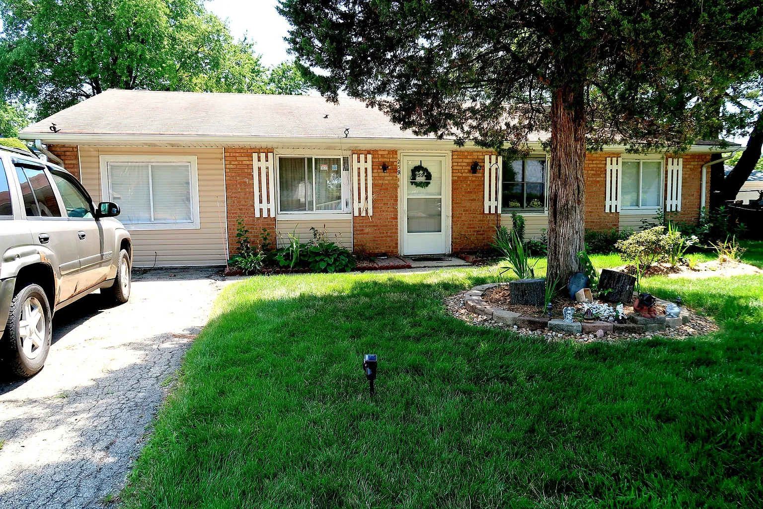 259 Jameson Ct photo 1