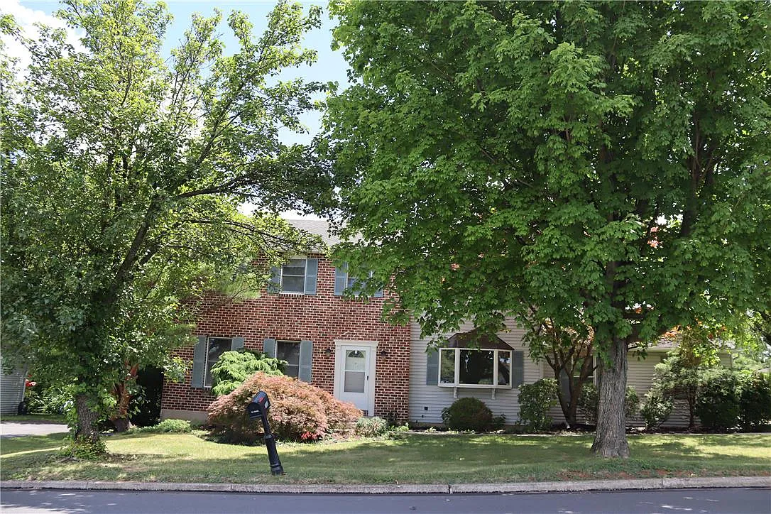 4 bed, 2.5 bath, 2132 sqft, $2,800 — Photo 2