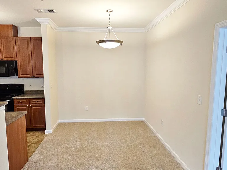 Clairmont at Hillandale — Photo 91