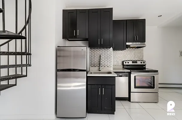 Rented by REZI | media 16