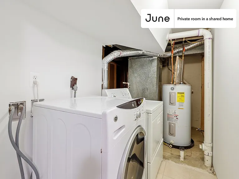 1107 1/2 M St NW #2B — Photo 12
