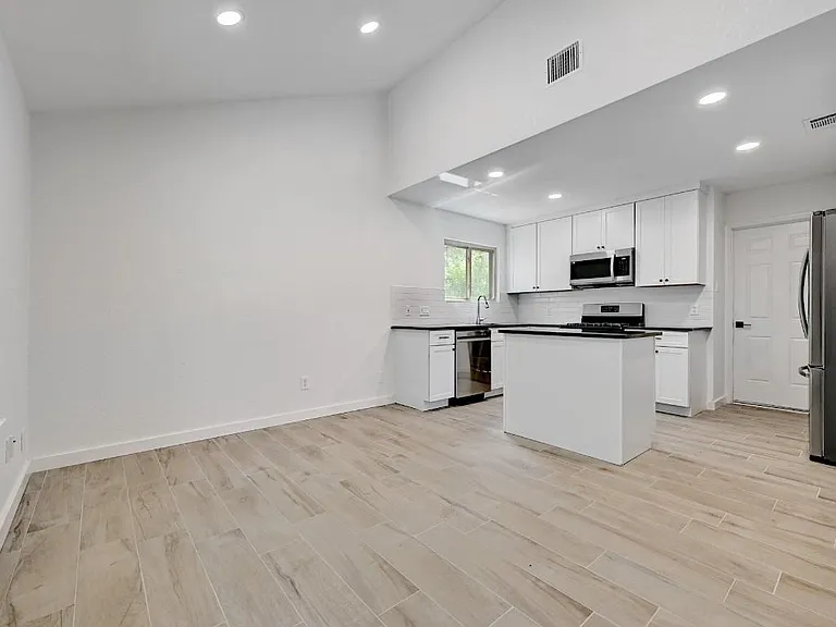 1714 Kimmerling Ln — Photo 15
