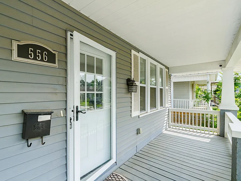 556 Siebert St — Photo 3
