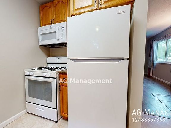 4th image of 86 E New York Ave
