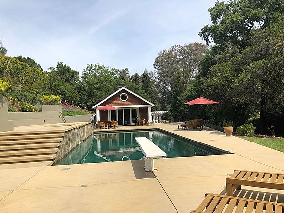 Pool & Pool house