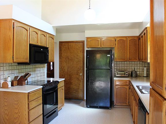 4th image of 4216 E 42nd Ave