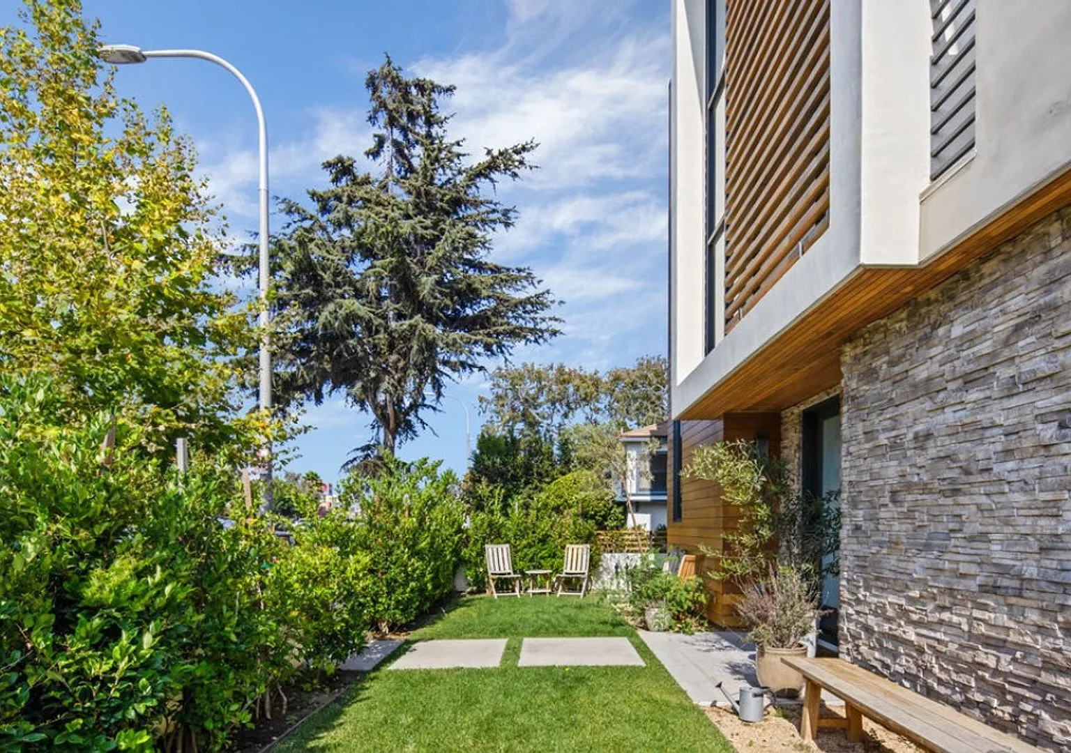 High-End Westside Rental on Washington Pl — Photo 2