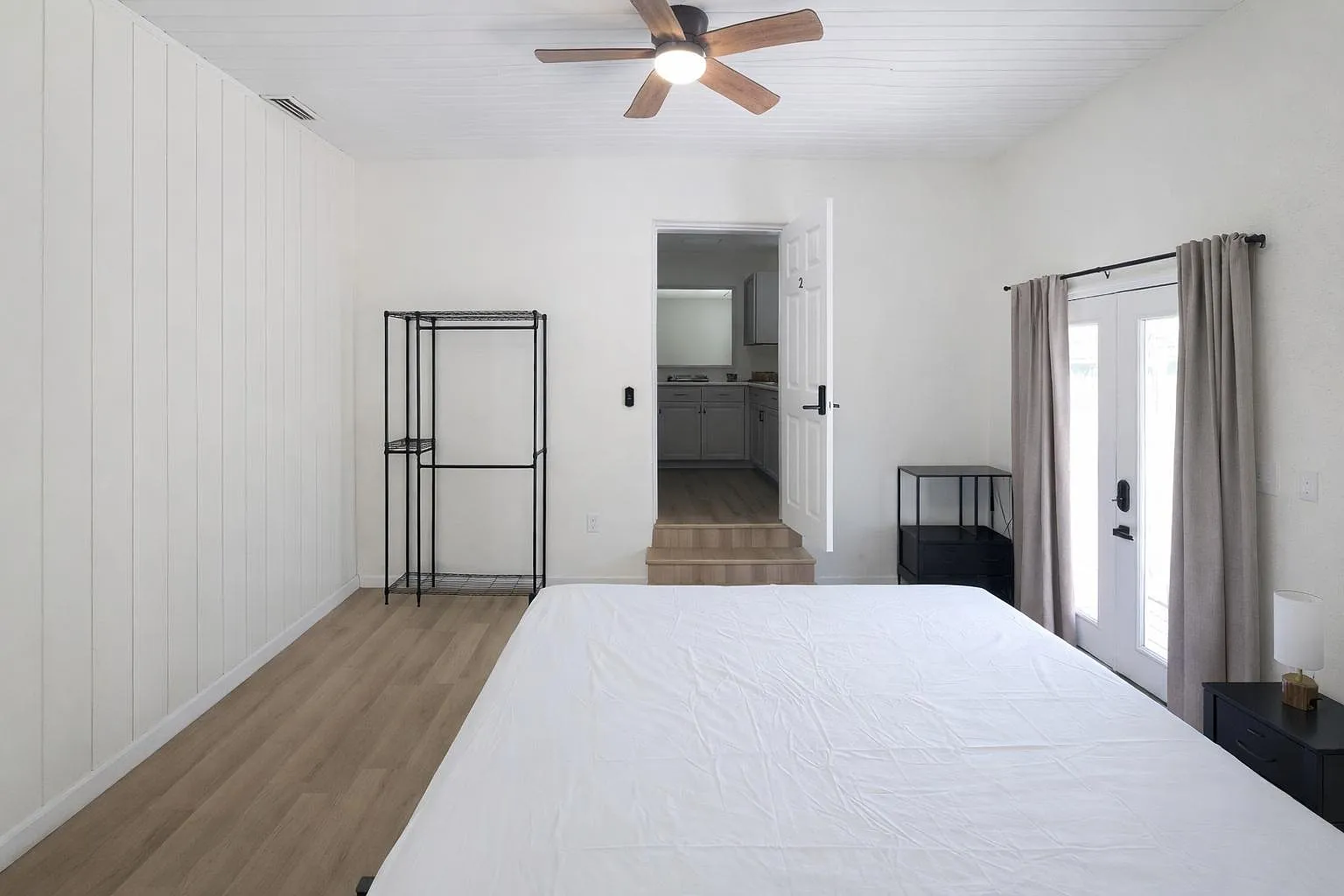 4 bed, 2.0 bath, 1800 sqft, $862 — Photo 2
