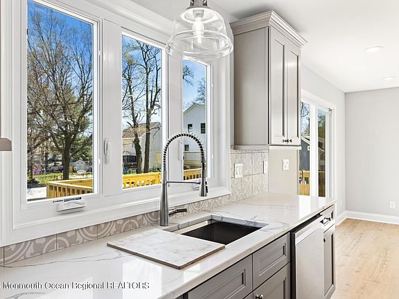 5th image of 62 Atlantic Ave