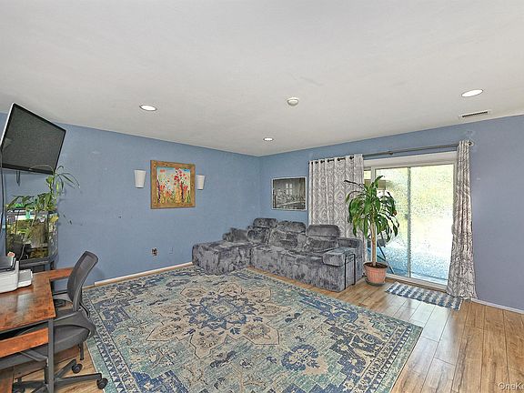 5th image of 130 Commodore Circle