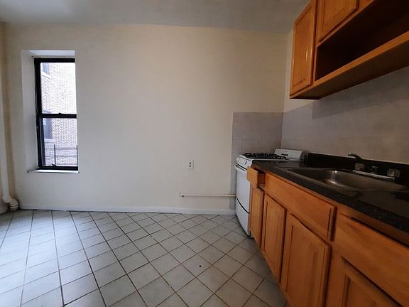 3rd image of 5423 Fort Hamilton Pkwy #2B