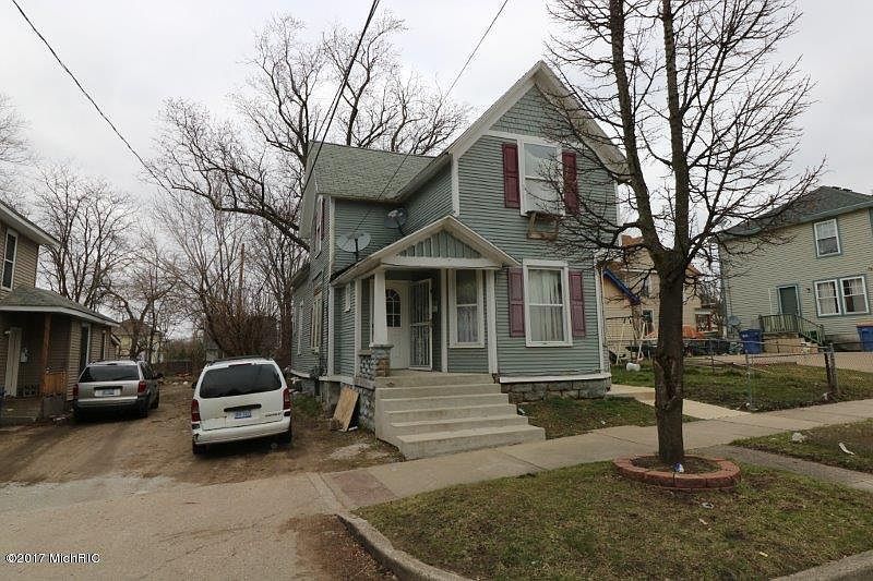 1st image of 131 Green St SE