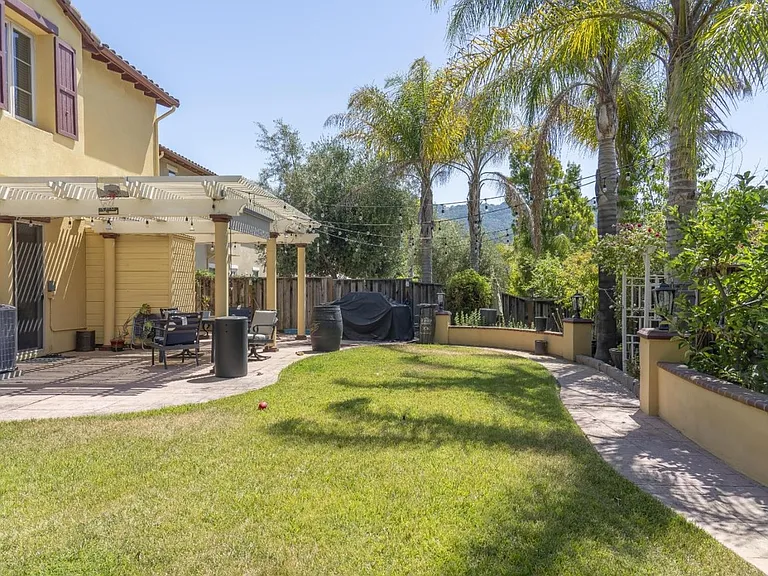 1101 Macias Ln — Photo 3