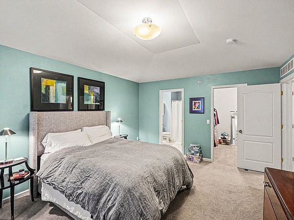 3rd image of 404 Riversedge Dr