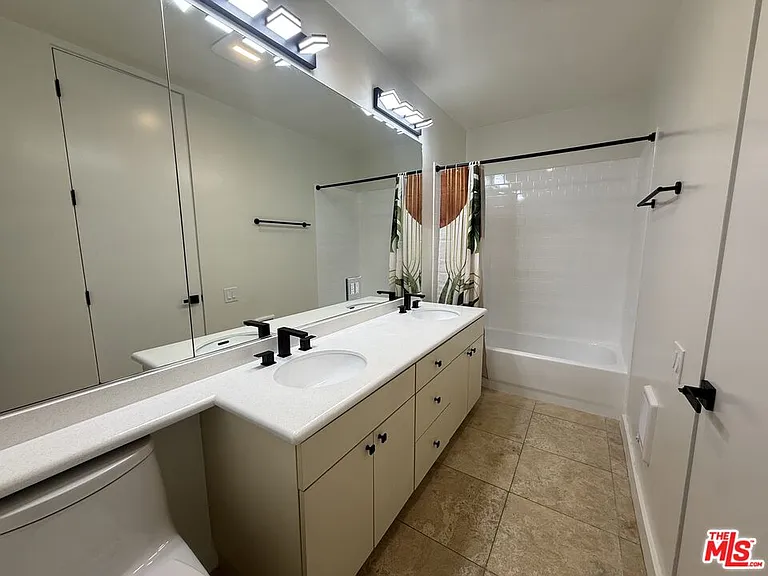 330 S Barrington Ave #309 — Photo 12