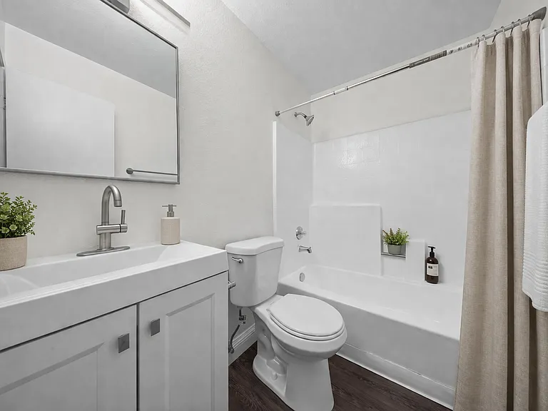 1362 Temple Ave. — Photo 5