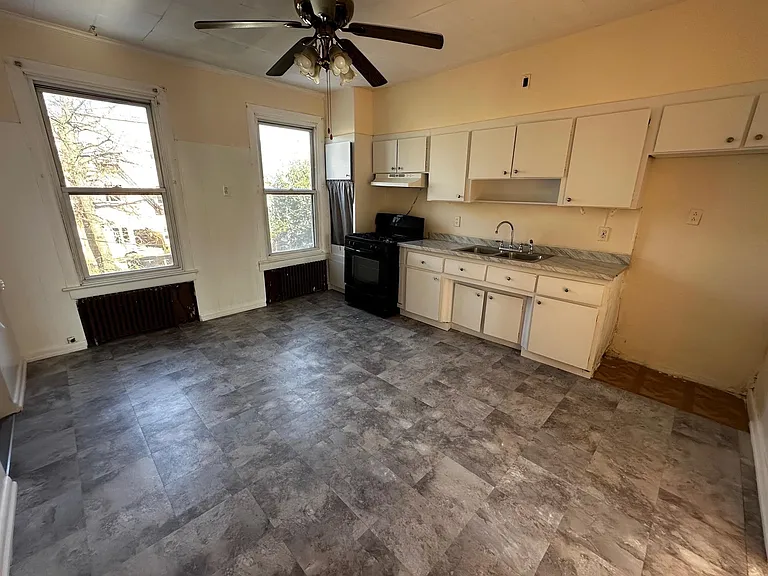 28 Lincoln St #2 — Photo 6