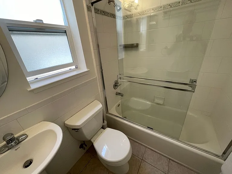 4520 Irving St #1 — Photo 10