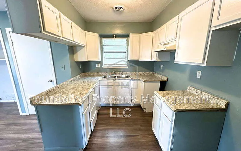 3 bed, 2.0 bath, 1023 sqft, $1,195 — Photo 4